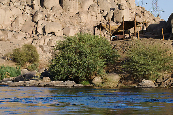 포토 JPG 해외이미지 모래 여행 요트 아프리카 자연 휴가 항해 이집트 풍경 사람없음 야외 물 여름 파란색 관광지 강 햇빛 반사 맑음 사막 바위 강가 이국적 해외202004 해외포토 자연요소 계절 나라 컬러 배_교통 날씨 태양 돌_바위 생태계 파일형식 이미지허브