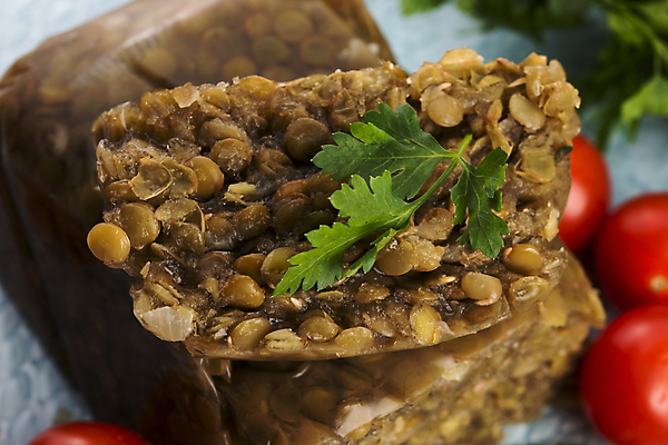 포토 JPG 해외이미지 접시 유럽 음식 조각 토마토 부분 탁자 파슬리 요리 사람없음 목재 빨간색 세로 초록색 식사 저녁식사 펼침 흰색 시골 신선 고명 닫기 맛 먹기 허브 향신료 매움 후추 프랑스어 점심식사 입가심 해외202004 해외포토 나무 식물 문자 식기 나라 컬러 가구 컨셉 채소 재료 모션 향미료 파일형식 이미지허브