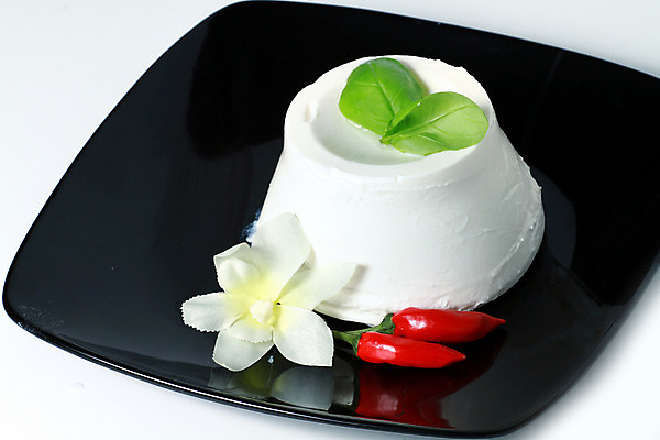 포토 JPG 해외이미지 유럽 음식 다이어트 재료 치즈 사람없음 야외 목재 빨간색 이탈리아 공백 우유 흰색 시골 신선 상품 자르기 지중해 크림 서식 날것 윤곽 부드러움 후추 노크 생식 영양분 진짜 해외202004 해외포토 나무 나라 바다 컬러 모션 유제품 건강 감각 향신료 파일형식 이미지허브