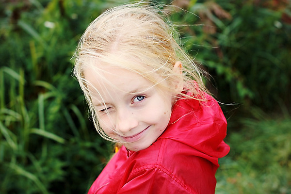 포토 JPG 해외이미지 백인 1 응시 계절 공원 여자 딸 행복 얼굴 어린이 잎 자연 한명 사람 소녀 야외 초록색 여름 금발 노란색 유행 기쁨 꿈 가을 작음 천진난만 유일 해외202004 해외포토 서양인 식물 헤어스타일 시선 공공시설 감정 컬러 컨셉 가족 신체부위 크기 생태계 파일형식 이미지허브