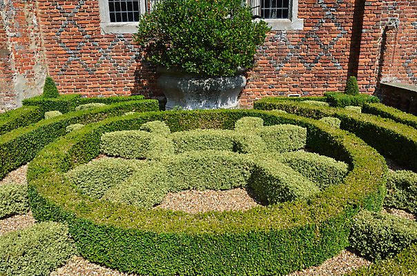포토 JPG 해외이미지 모양 식물 디자인 영어 공원 길 컨셉 패턴 자연 미술 풍경 사람없음 야외 장식 초록색 여름 울타리 정원 원예 조경 미로 대칭 복잡 정중 스타일 해외202004 해외포토 문자 계절 공공시설 컬러 무늬 문화예술 취미 담장 생태계 파일형식 이미지허브