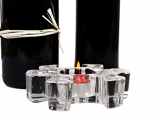 포토 JPG 해외이미지 백그라운드 촛불 유리 불 불꽃 따뜻함 사랑 사람없음 빨간색 빛 노란색 파티 와인 검은색 어둠 슬픔 축하 막대기 심볼 촛대 연소 고립 해외202004 해외포토 자연요소 감정 컬러 컨셉 초 재질 주류 이벤트 파일형식 이미지허브