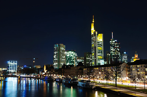 포토 JPG 해외이미지 전등 사람없음 강 고층빌딩 도시 야간 메인 네온 스카이라인 빛망울 프랑크푸르트 해외202004 해외포토 자연요소 조명 독일 빌딩 빛 파일형식 이미지허브