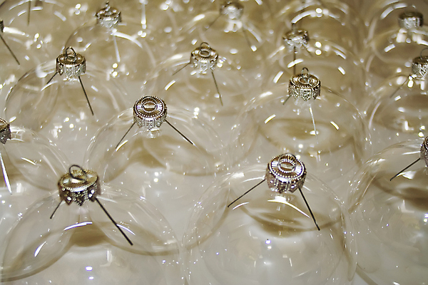 포토 JPG 해외이미지 전통 크리스마스 겨울 공 유리 사람없음 장식 장난감 반사 축제 축하 투명 12월 여의주 해외202004 해외포토 계절 기념일 컨셉 재질 날짜 파일형식 이미지허브