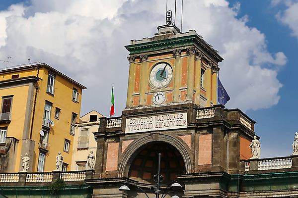 포토 JPG 해외이미지 시계 건축양식 창문 사람없음 건물 탑 이탈리아 시계탑 나폴리 해외202004 해외포토 건축물 건축 유럽 파일형식 이미지허브
