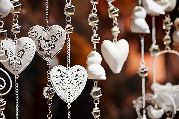 포토 JPG 해외이미지 모양 여행 매달리기 선물 사람없음 장식 가로 쇼핑 금속 수확 하트 그룹 시장 오브젝트 기념품 소매 핸드메이드 해외202004 해외포토 농업 모션 재질 파일형식 이미지허브