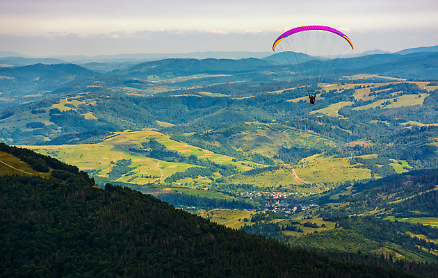 포토 JPG 해외이미지 주간 1 하늘 날씨 산 사람없음 야외 마을 시골 비행 땅 산등성이 낙하산 패러글라이딩 감탄 글라이더 넘어짐 해외202004 해외포토 자연요소 스포츠 모션 파일형식 이미지허브