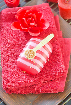 포토 JPG 해외이미지 꽃 사람없음 빨간색 수건 숟가락 스파 아로마 스파용품 비누 아로마테라피 해외202004 해외포토 식물 컬러 수저 위생용품 오브젝트 테라피 파일형식 이미지허브