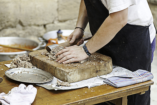포토 JPG 해외이미지 동물 직업 1 접시 손 음식 조각 다이어트 재료 탁자 건강 관리 육류 돼지고기 스테이크 요리 비프스테이크 사람 사람없음 빨간색 주방 식당 요리사 저녁식사 소고기 흰색 신선 업무 소 칼 자르기 준비 유기농 날것 양고기 단백질 생식 정육점 해외202004 해외포토 식기 웰빙 컬러 가구 식재료 포유류 모션 서양음식 신체부위 상점 식사 작업 영양소 파일형식 이미지허브