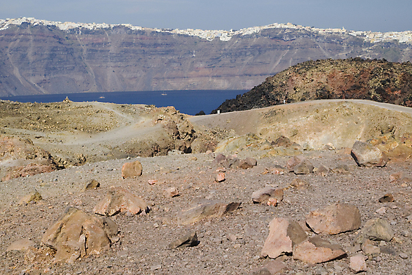포토 JPG 해외이미지 바다 섬 여행 자연 하늘 휴가 휴식 풍경 사람없음 야외 물 여름 파란색 관광지 태양 흰색 뜨거움 투명 지중해 그리스 화산 암초 타운 산토리니 이국적 해외202004 해외포토 자연요소 계절 유럽 컬러 컨셉 산 도시 생태계 파일형식 이미지허브