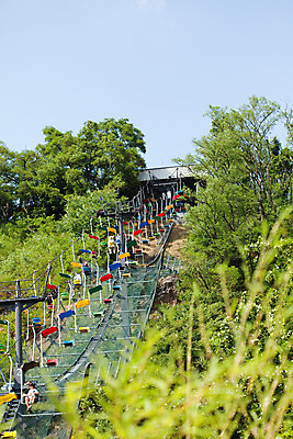 포토 JPG 해외이미지 유럽 스포츠 모션 하늘 휴가 산 사람없음 야외 빨간색 세로 파란색 여행객 선택 곤돌라 땅 휴양지 머리위 리프트 지역 방법 서쪽 해외202004 해외포토 나라 컬러 컨셉 사람 장소 방향 파일형식 이미지허브
