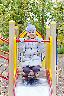 포토 JPG 해외이미지 백인 여학생 유럽 어린이 한명 미소 웃음 파란색 금발 흰색 6 7 해외202004 해외포토 서양인 1 학생 헤어스타일 여자 나라 컬러 표정 사람 숫자 파일형식 이미지허브