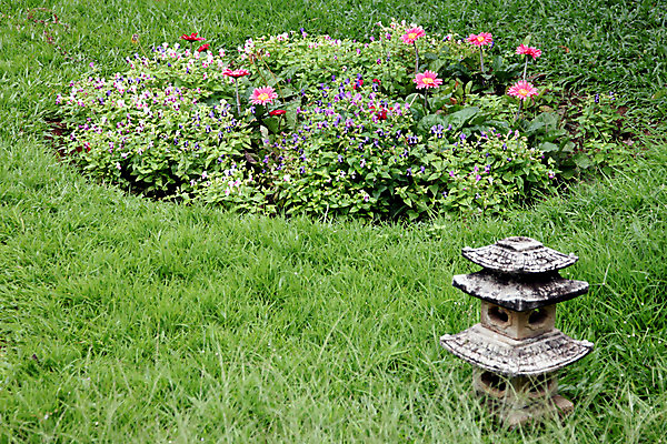 포토 JPG 해외이미지 나무 식물 디자인 외관 공원 꽃 자연 주택 잔디 취미 사람없음 야외 정원 성장 개화 관목 내추럴 뒤뜰 정중 해외202004 해외포토 공공시설 컨셉 건물 생태계 파일형식 이미지허브