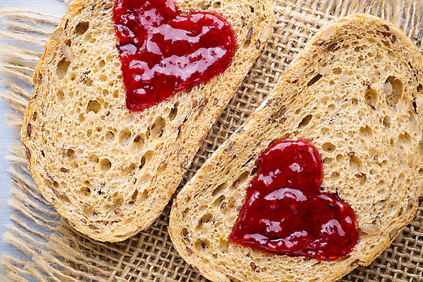 포토 JPG 해외이미지 음식 빵 조각 부분 딸기 샌드위치 사람없음 빨간색 하트 잼 자르기 오브젝트 슬라이스 젤리 버터 점심식사 해외202004 해외포토 모양 컬러 과일 모션 디저트 식사 소스_음식 파일형식 이미지허브