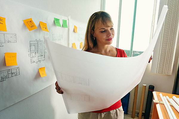 포토 JPG 해외이미지 백인 직업 학생 디자인 여자 교육 행복 종이 비즈니스 건축양식 탁자 설계 노동자 주택 직장 한명 사람 20대 성인 내부 사무실 연필 흰색 업무 작업 그리기 수리 계획 건축가 디자이너 책상 고민 그림 자영업 청사진 리뷰 프로젝트 해외202004 해외포토 서양인 1 건축 감정 컬러 가구 컨셉 회사 모션 학용품 청년 건물 필기구 파일형식 이미지허브