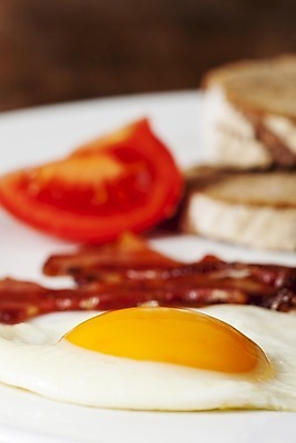 포토 JPG 해외이미지 1 전통 접시 음식 빵 조각 백그라운드 다이어트 토마토 육류 요리 사람없음 옆모습 갈색 노란색 계란 맑음 사진촬영 식사 치킨 튀김 흰색 신선 달콤 그릴 아침식사 상추 먹기 베이컨 노른자 해외202004 해외포토 식기 뷰포인트 컬러 채소 식재료 모션 주방용품 날씨 건강 돼지고기 알 촬영 맛 닭고기요리 파일형식 이미지허브