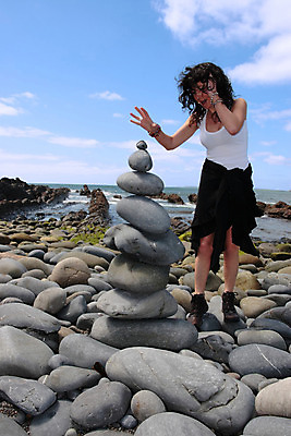 포토 JPG 해외이미지 웰빙 디자인 선 바다 조각 컨셉 자연 성공 휴가 건강 미술 한명 건물 치료 쌓기 평화 화목 고요 에너지 조약돌 바위 업무 정상 균형 순수 상승 암초 테라피 내추럴 돌봄 해외202004 해외포토 1 건축물 의학 모션 문화예술 사람 뷰티 돌_바위 작업 생태계 파일형식 이미지허브