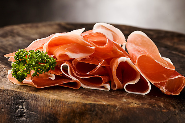 포토 JPG 해외이미지 음식 재료 파슬리 육류 돼지고기 사람없음 시골 파마 소시지 햄 날것 슬라이스 부드러움 베이컨 훈제 건강식 해외202004 해외포토 헤어스타일 채소 식재료 감각 가공식품 파일형식 이미지허브