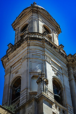 포토 JPG 해외이미지 유럽 종교 여행 건축양식 하늘 거리 미술 사람없음 야외 건물 도시풍경 햇빛 성당 교회 탑 이탈리아 종 도시 역사 지중해 고딕 르네상스 바로크 옛날 해외202004 해외포토 건축물 건축 나라 바다 종교건축 문화예술 풍경 태양 파일형식 이미지허브