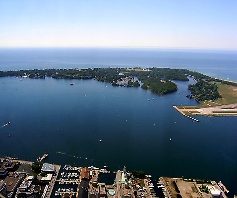 포토 JPG 해외이미지 호수 스포츠 섬 요트 건축양식 창문 교통시설 하늘 지붕 아파트 항해 안테나 풍경 사람없음 건물 초록색 물 여름 파란색 항구 안개 만 모터보트 네비게이션 토론토 채널 콘크리트 해외202004 해외포토 자연요소 건축물 계절 건축 컬러 교통 캐나다 배_교통 통신 날씨 주택 시설 파일형식 이미지허브
