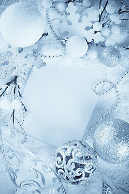 포토 JPG 해외이미지 열매 리본 크리스마스 목걸이 공 휴가 불꽃 사랑 사람없음 장식 파란색 빛 장난감 쪽지 장식볼 추위 흰색 나뭇가지 축하 인사 신용카드 눈송이 화려 메시지 은색 활 엽서 팬던트 해외202004 해외포토 나무 식물 기념일 감정 컬러 컨셉 장신구 불 눈_날씨 금융 예절 편지 파일형식 이미지허브