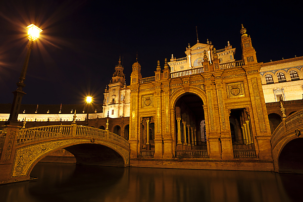 포토 JPG 해외이미지 모양 전통 외관 문화 여행 건축양식 하늘 사람없음 야외 물 빛 강 도시풍경 어둠 황혼 궁전 등불 도시 스페인 야간 장노출 타운 스페인어 안달루시아 해외202004 해외포토 자연요소 건축 유럽 고건축 조명 촬영기법 풍경 일몰 파일형식 이미지허브