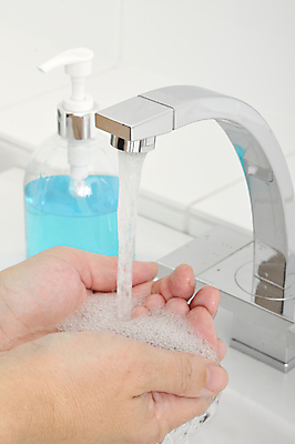 포토 JPG 해외이미지 손 손가락 사람없음 물 목욕 욕실 액체 위생 씻기 빨래 청소 피부관리 비누 돌봄 위생관리 해외202004 해외포토 자연요소 가사 모션 관리 신체부위 위생용품 뷰티 청결 파일형식 이미지허브