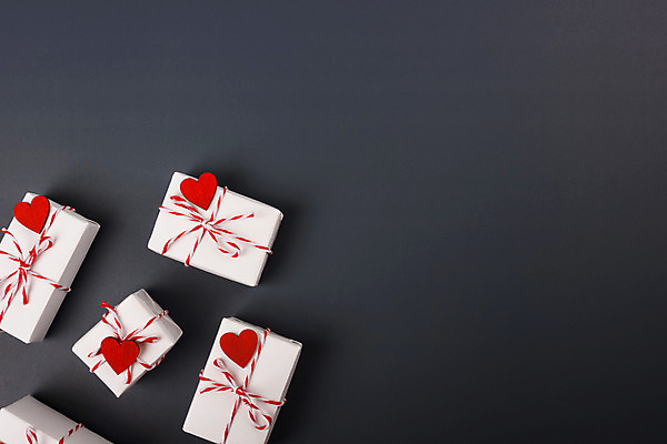 포토 JPG 해외이미지 디자인 리본 종이 결혼 백그라운드 컨셉 탁자 엄마 휴가 발렌타인데이 선물 사랑 이벤트 사람없음 장식 빨간색 파란색 상자 유행 놀람 흰색 하트 축하 인사 신용카드 생일 플랫 성자 달콤 정상 심볼 책상 활 머리위 꽃가루 위치 구성 스타일 카피스페이스 미니멀 해외202004 해외포토 모양 기념일 감정 종교 컬러 가구 가족 데이이벤트 표정 금융 공백 예절 맛 가루 파일형식 이미지허브