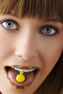 포토 JPG 해외이미지 백인 모델 응시 여자 음식 분홍색 백그라운드 무지개 추상 사탕 한명 장식 빨간색 초록색 컬러풀 노란색 과자 초콜릿 페인트 활발 기쁨 신선 입 그룹 달콤 맛 핥기 설탕 혀 입술 공상 강렬 섬광 많음 해외202004 해외포토 자연요소 서양인 1 시선 감정 컬러 컨셉 무늬 모션 디저트 사람 신체부위 파일형식 이미지허브