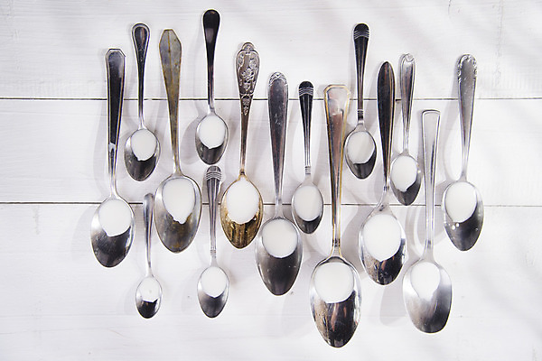 포토 JPG 해외이미지 음료 음식 다이어트 건강 사람없음 숟가락 축구 우유 흰색 신선 액체 붓기 떨어짐 아침식사 상품 크림 순수 유기농 고립 기본 단백질 해외202004 해외포토 웰빙 컬러 컨셉 모션 유제품 수저 구기 식사 영양소 파일형식 이미지허브