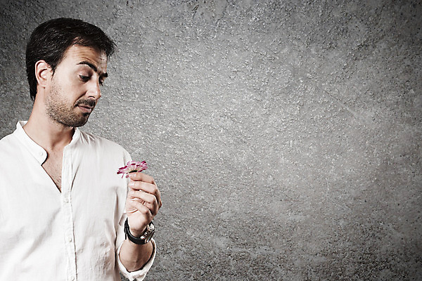 포토 JPG 해외이미지 기념일 남자 꽃 행복 시계 꽃다발 백그라운드 컨셉 셔츠 데이트 관계 수염 발렌타인데이 선물 사랑 한명 장미 놀람 회색 흰색 잡기 날짜 기다림 주기 손수건 해외202004 해외포토 식물 1 감정 컬러 상의 모션 데이이벤트 표정 사람 이벤트 파일형식 이미지허브