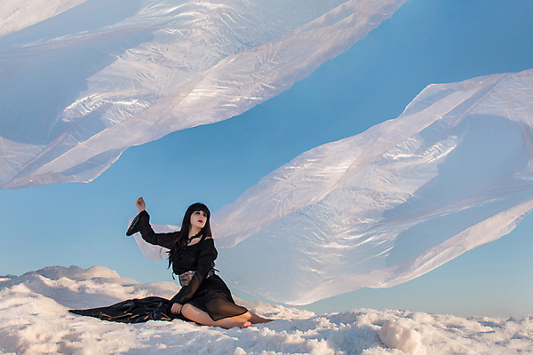 포토 JPG 해외이미지 모델 디자인 드레스 옷 감정 물결 포즈 컨셉 하늘 바람 한명 20대 야외 파란색 유행 검은색 어둠 공연 자유 수확 흰색 투명 언덕 복고 소금 연극 고딕 짠맛 해외202004 해외포토 자연요소 1 컬러 농업 날씨 문화예술 사람 이벤트 청년 맛 파일형식 이미지허브