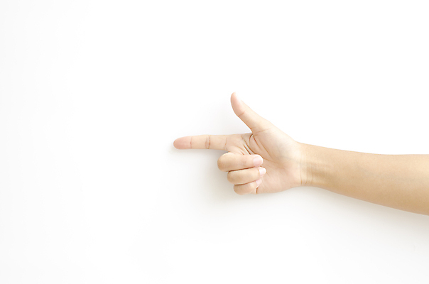 포토 JPG 해외이미지 손 실내 손짓 신체부위 가리킴 해외202004 해외포토 모션 사람 내부 파일형식 이미지허브