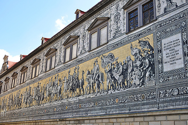 포토 JPG 해외이미지 구름 유럽 여행 건축양식 하늘 거리 주택 독일 풍경 사람없음 교회 여행객 역사 타일 법정 해외202004 해외포토 자연요소 건축 나라 종교건축 사람 건물 파일형식 이미지허브