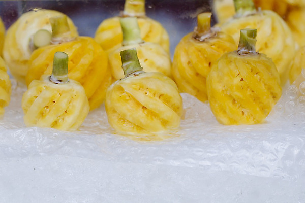 포토 JPG 해외이미지 음식 백그라운드 다이어트 과일 태국 자연 건강 동양인 사람없음 초록색 컬러풀 노란색 주스 껍질 신선 시장 달콤 작음 파인애플 슬라이스 내추럴 숙성 채식주의자 해외202004 해외포토 아시아 음료 컬러 인종 맛 크기 열대과일 생태계 채식 파일형식 이미지허브