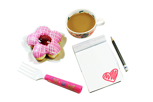 포토 JPG 해외이미지 식기 접시 종이 커피 음료 음식 분홍색 포크 비즈니스 텍스트 아침 휴식 디저트 아이디어 발렌타인데이 사랑 사람없음 컵 빨간색 사무실 연필 다이어리 쪽지 머그컵 흰색 기록 뜨거움 액체 메시지 도넛 달콤 아침식사 편지 상쾌 문서 페이지 카푸치노 에스프레소 패드 단절 카페인 해외202004 해외포토 주간 감정 컬러 컨셉 데이이벤트 학용품 필기구 사무용품 식사 맛 파일형식 이미지허브