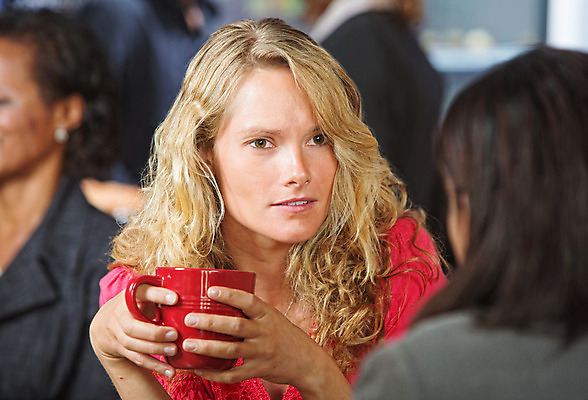 포토 JPG 해외이미지 백인 1 여자 유럽 대화 한명 사람 성인 컵 금발 식당 카페 듣기 머그컵 흰색 잡기 카페테리아 위로 돌봄 심각 채팅 해외202004 해외포토 서양인 헤어스타일 식기 나라 컬러 컨셉 모션 말하기 상점 파일형식 이미지허브