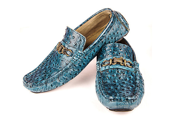 포토 JPG 해외이미지 모델 디자인 남자 신발 부츠 사람없음 파란색 빛 갈색 유행 금속 이탈리아 손상 흰색 쌍 화려 클래식 엉덩이 가죽 디자이너 눈물 부드러움 찢어짐 고립 중고 스타일 안락 해외202004 해외포토 직업 감정 유럽 컬러 컨셉 모션 재질 사람 신체부위 감각 파일형식 이미지허브