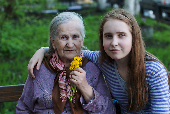 포토 JPG 해외이미지 백인 라이프스타일 공원 여자 행복 할머니 얼굴 2 가족 자연 손녀 주택 함께함 사랑 웃음 사람 성인 야외 두명 믿음 도움 70대 옛날 조부모 지원 해외202004 해외포토 서양인 공공시설 노년 감정 컨셉 관계 표정 건물 생활 신체부위 손주 생태계 파일형식 이미지허브