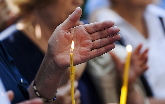 포토 JPG 해외이미지 전통 손 여자 기독교 종교 촛불 손가락 불꽃 손바닥 사람 사람없음 빛 교회 믿음 성경 희망 기도 영혼 보호 야간 질문 서비스 천국 덩어리 용서 빛망울 연소 진짜 해외202004 해외포토 자연요소 감정 컨셉 초 종교용품 불 신체부위 파일형식 이미지허브
