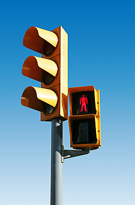 포토 JPG 해외이미지 도로 거리 경고 사람없음 빨간색 초록색 빛 산책 램프 도시 사인 신호 바둑 그만 제어 해외202004 해외포토 길 컬러 교통시설 놀이 휴식 조명 파일형식 이미지허브