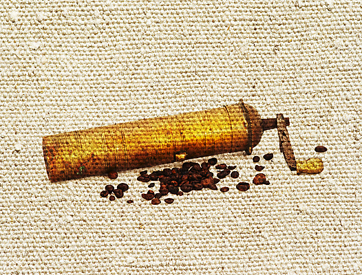 포토 JPG 해외이미지 손 커피 가정 콩 미술 사람없음 농장 주방 카페 장비 가전제품 골동품 기구 역사 굽기 부식 합성 아로마 캔버스 그라인더 향 방앗간 고물 그런지 옛날 조작 카페인 해외202004 해외포토 음료 농업 문화예술 곡류 신체부위 상점 구이 커피용품 파일형식 이미지허브