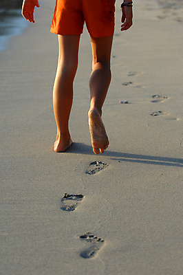 포토 JPG 해외이미지 어린이 모래 사람없음 걷기 발자국 해외202004 해외포토 자국 모션 사람 파일형식 이미지허브