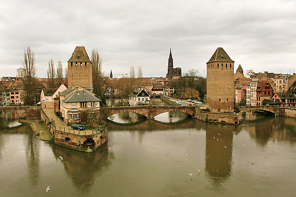 포토 JPG 해외이미지 전통 외관 유럽 문화 여행 건축양식 휴가 거리 독일 사람없음 건물 물 강 교회 여행객 마을 탑 산책 프랑스 골동품 가을 역사 운하 장면 타운 수녀원 옛날 스트라스부르 목가 해외202004 해외포토 자연요소 건축물 계절 건축 나라 종교건축 휴식 사람 도시 파일형식 이미지허브
