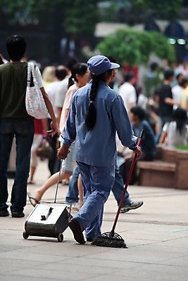 포토 JPG 해외이미지 직업 여자 아시아 여행 노동자 거리 사람 동양인 사람없음 파란색 중국 도시 업무 작업 청소 종업원 동쪽 청소부 조작 해외202004 해외포토 나라 컬러 인종 방향 파일형식 이미지허브