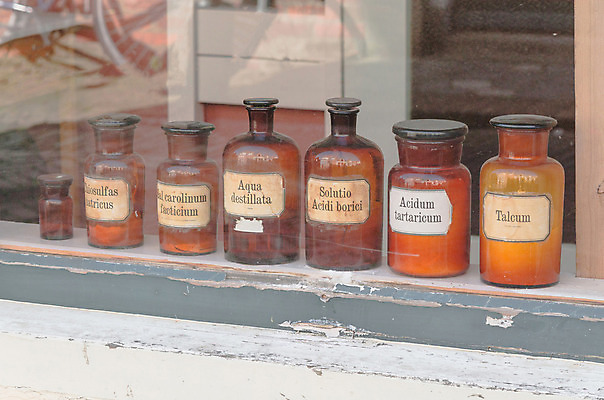 포토 JPG 해외이미지 음료 과학 백그라운드 유리 유리병 건강 선물 사람없음 치료 약 갈색 라벨 고통 골동품 독약 투명 액체 실험실 혼합 컨테이너 편지 약국 오브젝트 복고 조제 마약 신맛 옛날 해외202004 해외포토 감정 산업 컬러 의학 재질 병_용기 프레임 실험 맛 만들기 파일형식 이미지허브