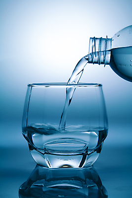 포토 JPG 해외이미지 라이프스타일 웰빙 음료 음식 포즈 백그라운드 다이어트 모션 유리 추상 건강 사람없음 세로 물 파란색 빛 검은색 거품 젖음 흐름 추위 흰색 신선 투명 액체 붓기 떨어짐 플라스틱 갈증 순수 오브젝트 분수 싱글 상쾌 심플 내추럴 고립 소다 평야 스플래쉬 해외202004 해외포토 자연요소 감정 컬러 컨셉 무늬 자연 재질 생활 파일형식 이미지허브