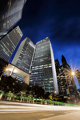 포토 JPG 해외이미지 아시아 도로 비즈니스 건축양식 교통시설 모션 자동차 거리 풍경 사람없음 건물 금융 빛 도시풍경 탑 고층빌딩 어둠 황혼 새벽 산책로 도시 고속도로 센터 도심 야간 저녁 소프트포커스 속도 상업 지역 타운 대도시 스카이라인 빛망울 싱가폴 방법 블러 해외202004 해외포토 자연요소 건축물 건축 나라 길 육상교통 교통 촬영기법 빌딩 경제 일몰 시설 파일형식 이미지허브