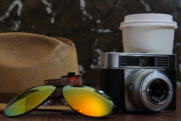 포토 JPG 해외이미지 커피 여행 가방 휴가 사람없음 선글라스 카메라 수확 닫기 필름 짐싸기 조립 항목 해외202004 해외포토 잡화 안경 음료 농업 모션 전자제품 파일형식 이미지허브