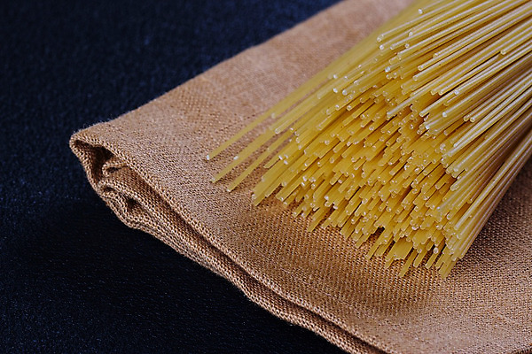 포토 JPG 해외이미지 전통 음식 백그라운드 재료 건조 파스타 건강 스파게티 요리 사람없음 노란색 식사 저녁식사 이탈리아 흰색 그룹 밀 먹기 날것 고립 마카로니 생식 해외202004 해외포토 유럽 컬러 모션 곡류 서양음식 파스타면 파일형식 이미지허브